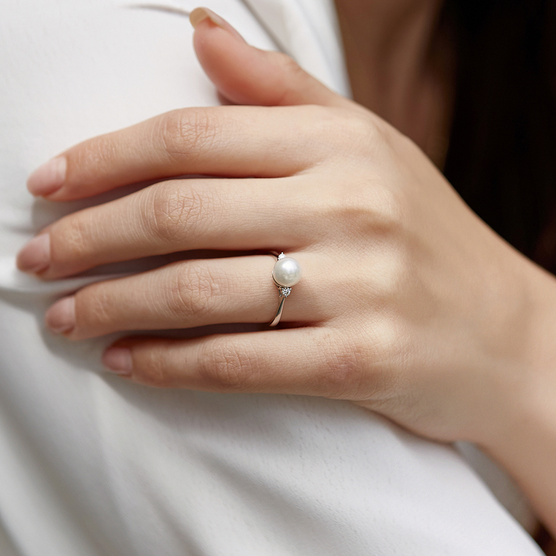 Akoya pearl shop engagement ring