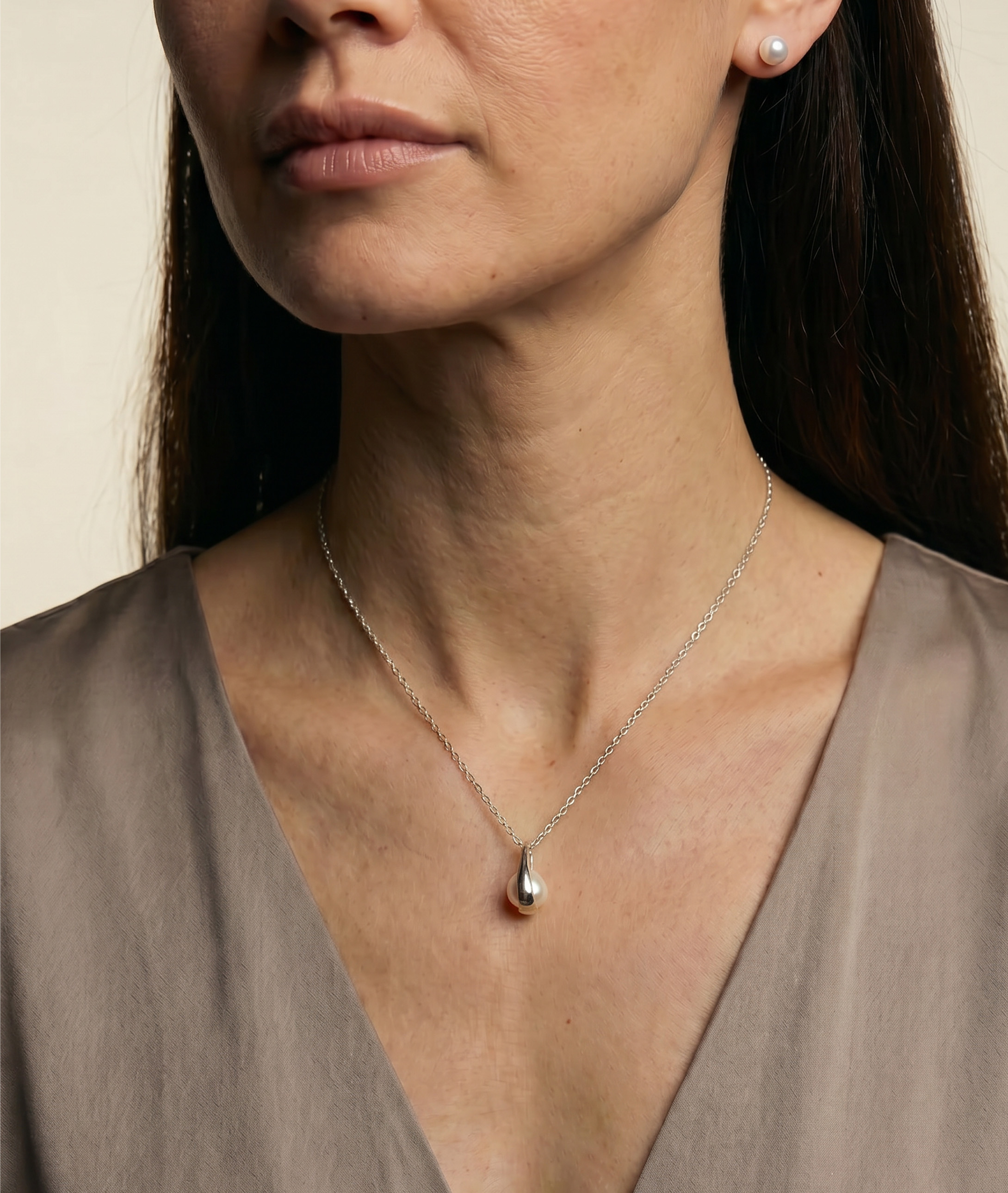 14K Gold White South Sea Pearl Regina Pendant - Model Image